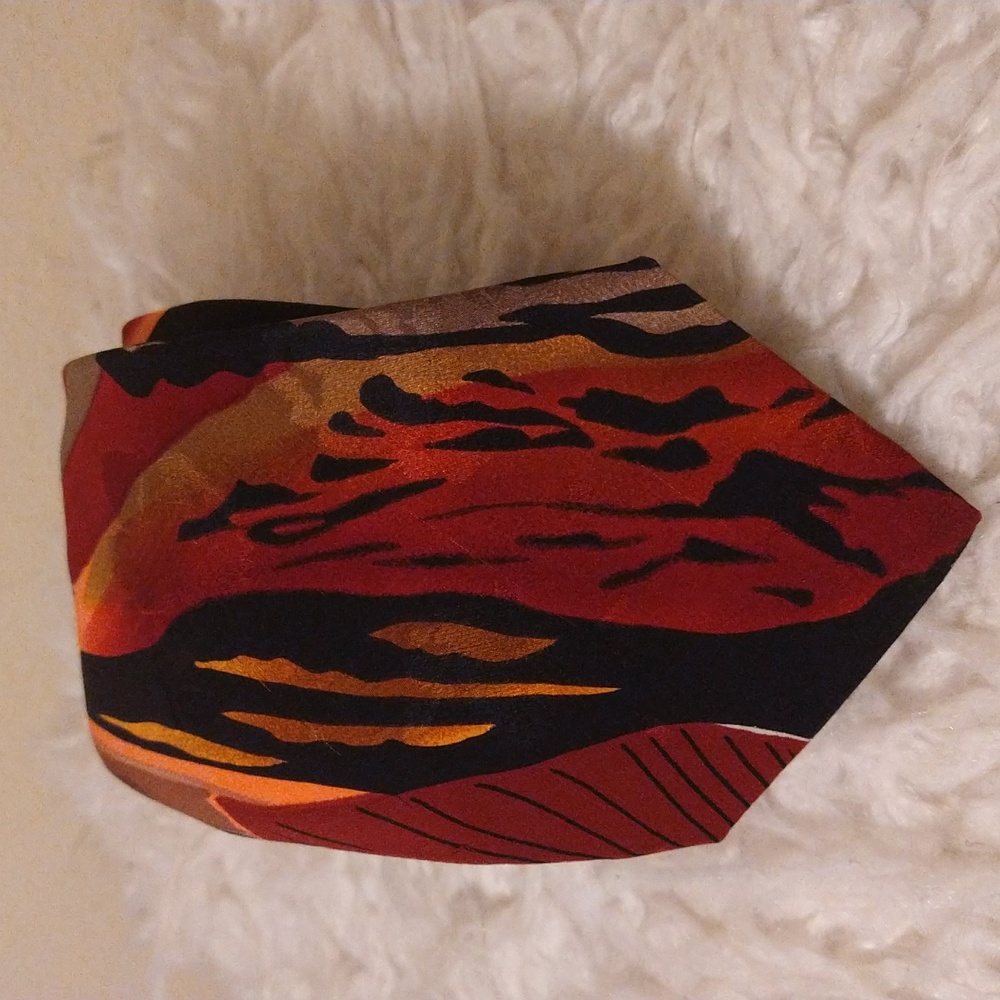 D. Fine Tie